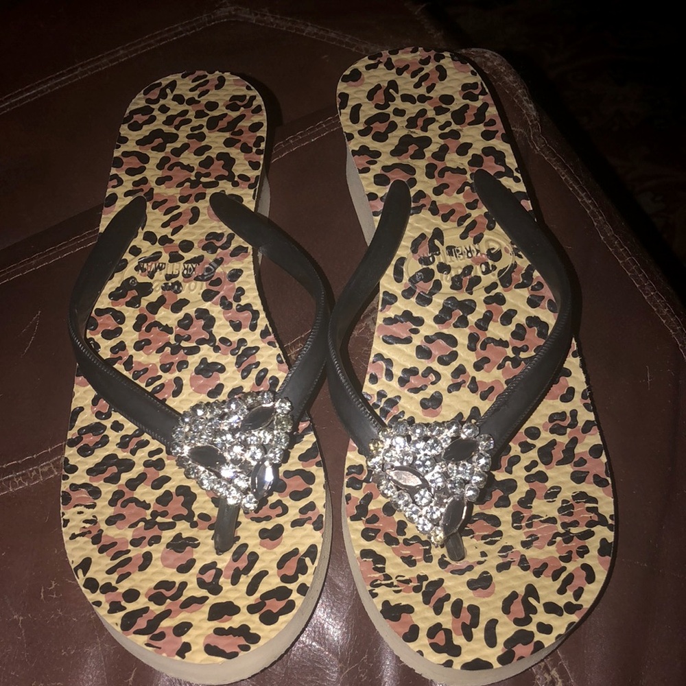 Sandals - Flip Flops 🖤🤎